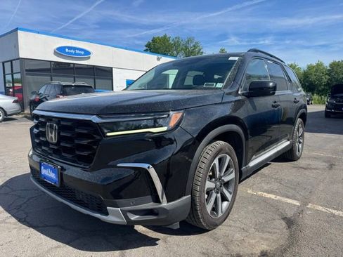 Used 2023 Honda Pilot Touring image 6