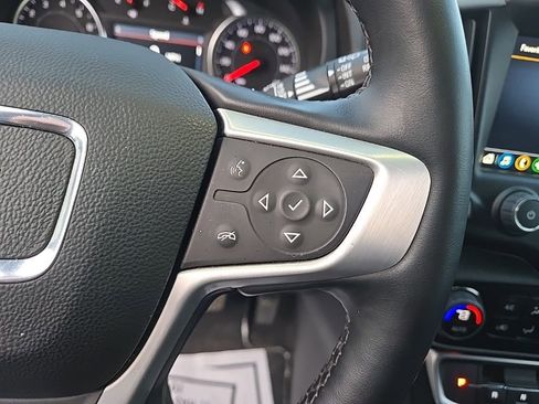 Used 2023 GMC Terrain SLT image 16