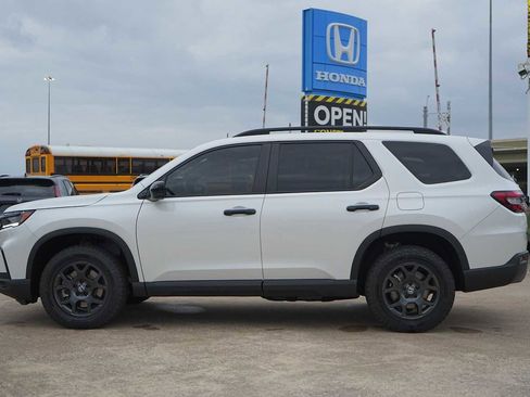 New 2025 Honda Pilot TrailSport image 3