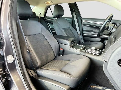 Used 2022 Chrysler 300 Touring w/ Sport Appearance Package image 25