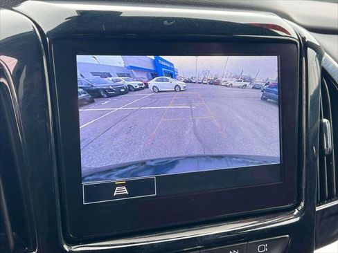 Used 2022 Chevrolet Traverse LT image 30