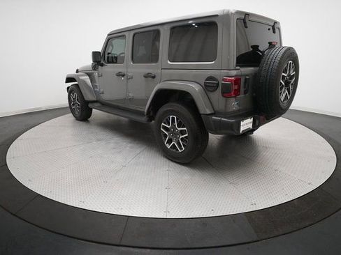 Used 2021 Jeep Wrangler Unlimited Sahara w/ Cold Weather Group image 12