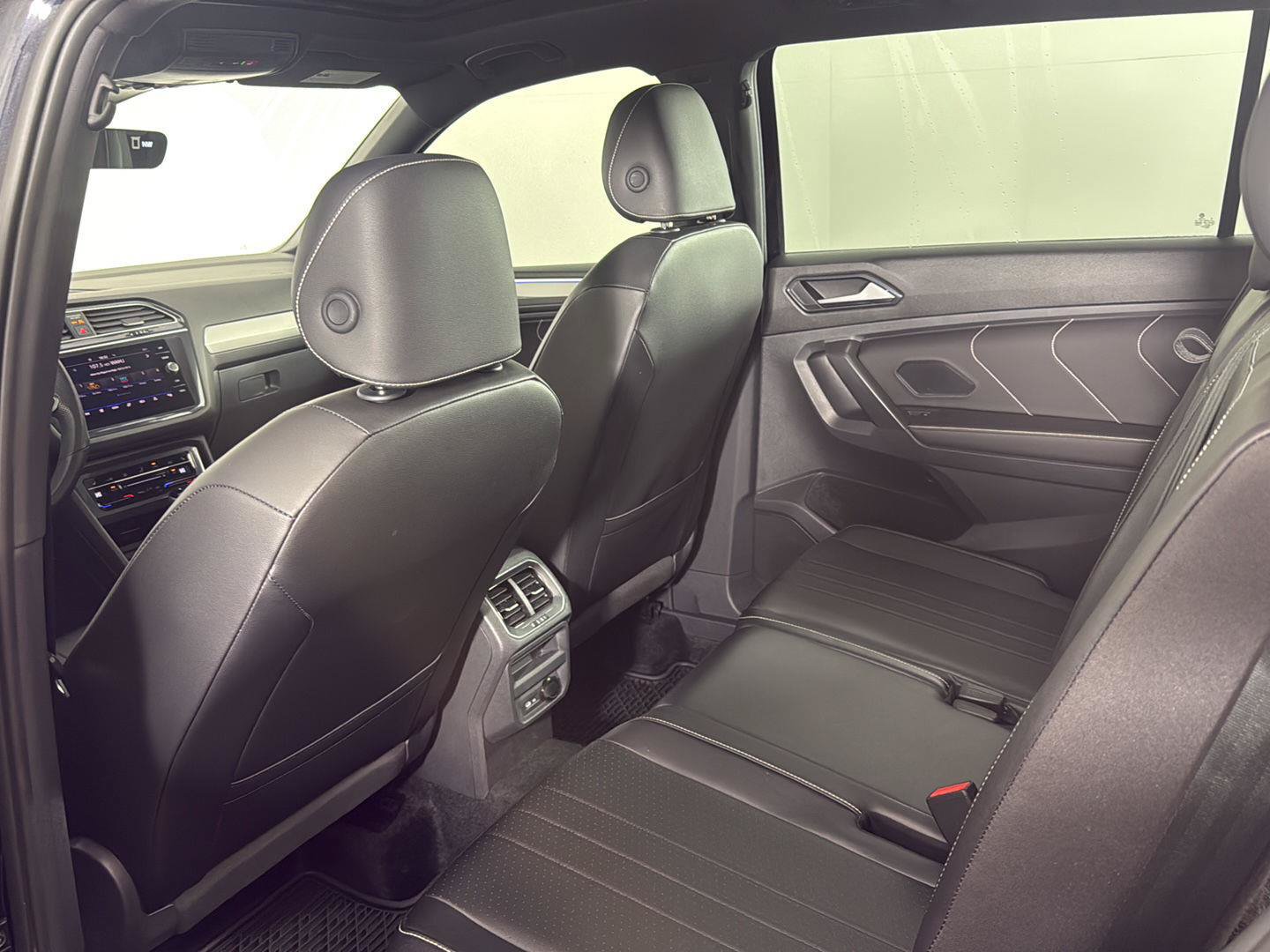 Certified 2024 Volkswagen Tiguan SE R-Line FWD image 21