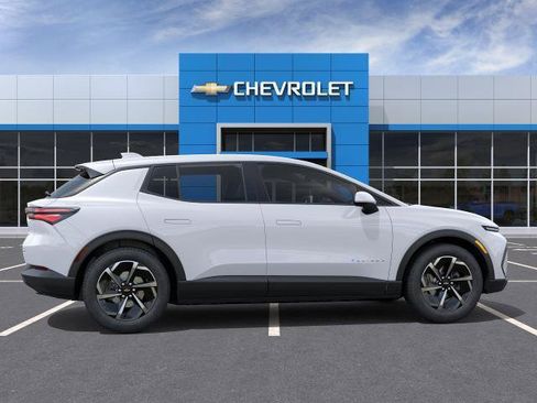 New 2026 Chevrolet Equinox EV LT w/ Comfort Package FWD image 29