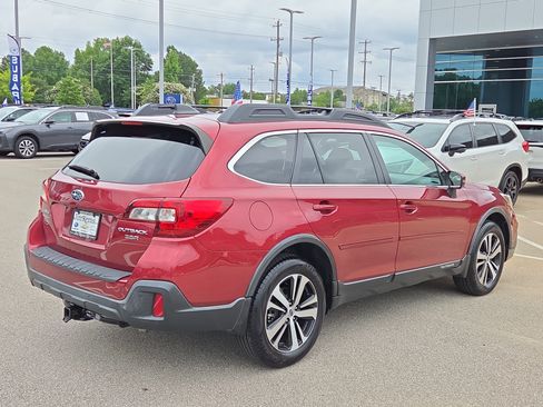 Used 2018 Subaru Outback 3.6R Limited AWD/4WD image 3