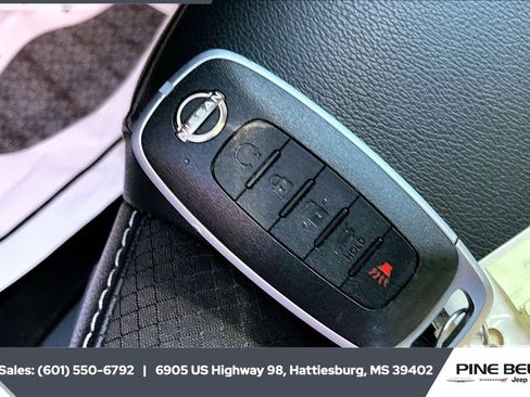 Used 2023 Nissan Pathfinder SL w/ Lighting Package (N92) image 9