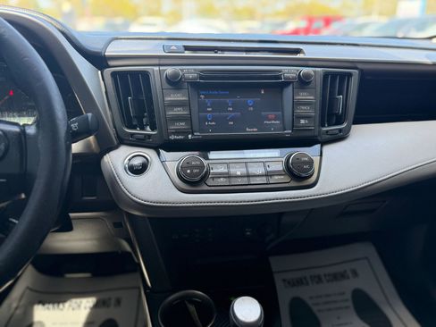 Used 2015 Toyota RAV4 Limited image 27