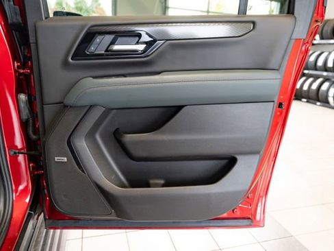 Used 2025 GMC Yukon XL AT4 w/ AT4 Premium Package AWD/4WD image 34