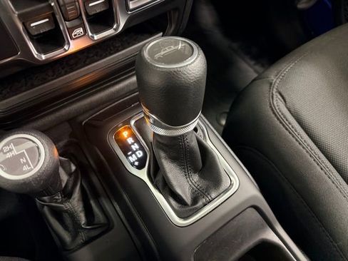 Used 2021 Jeep Gladiator Sport image 17