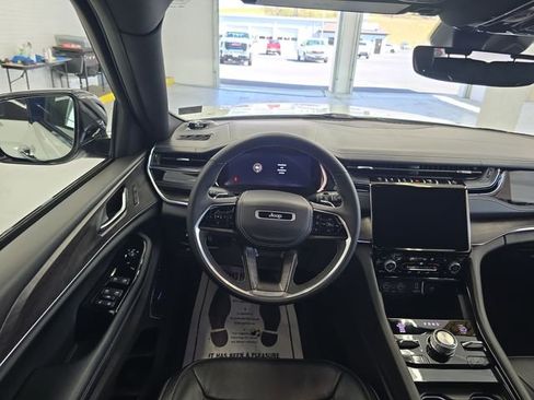 Used 2023 Jeep Grand Cherokee L Overland AWD/4WD image 12