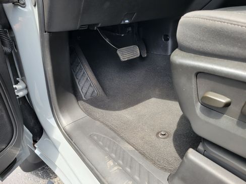 Certified 2025 Chevrolet Silverado 2500 Custom w/ Custom Value Package AWD/4WD image 28