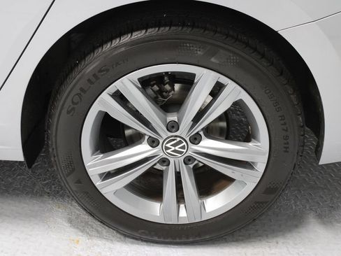 Used 2024 Volkswagen Jetta SE FWD image 19