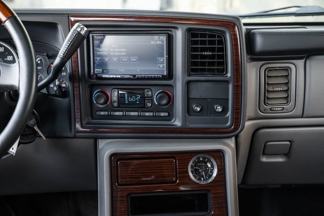 Used 2003 Cadillac Escalade AWD image 12