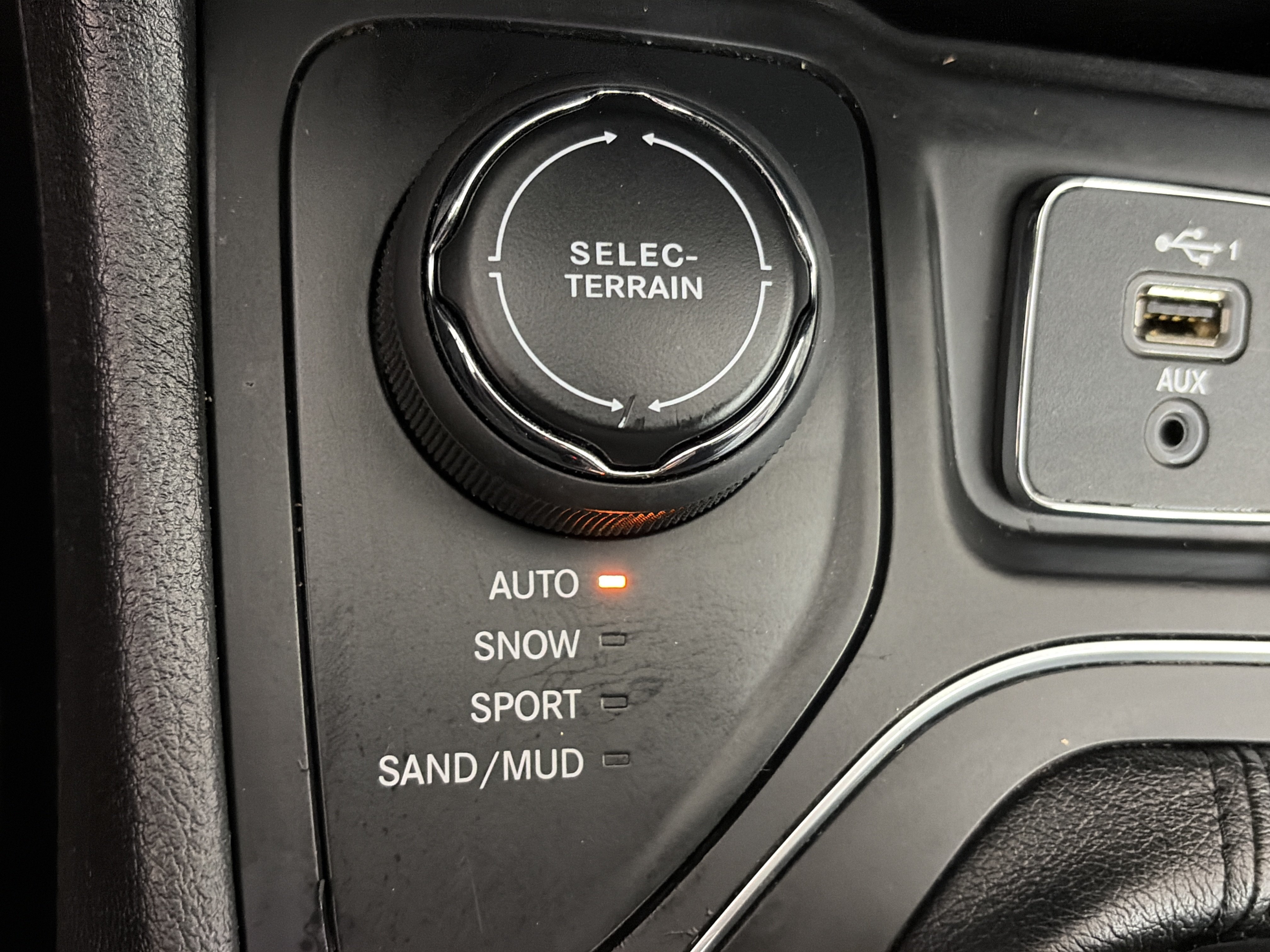 Used 2021 Jeep Cherokee Latitude Lux w/ Sun & Sound Group AWD/4WD image 30