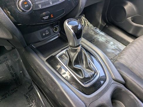 Used 2018 Nissan Rogue S AWD/4WD image 13