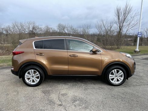 Used 2018 Kia Sportage LX image 2