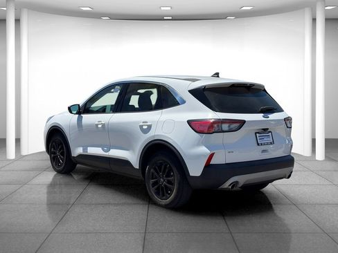 Used 2022 Ford Escape SE FWD image 3