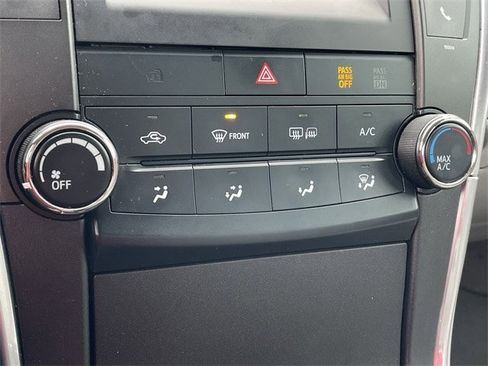 Used 2017 Toyota Camry LE image 19