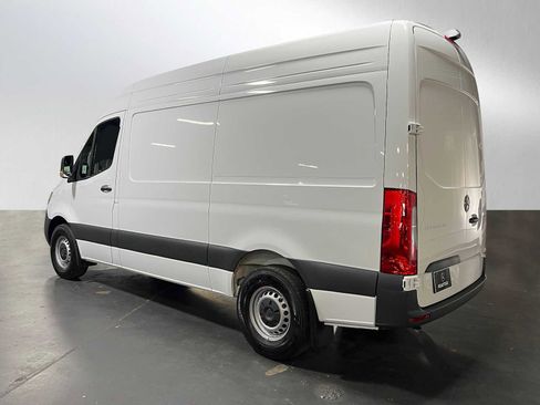 Used 2025 Mercedes-Benz Sprinter 2500 image 3