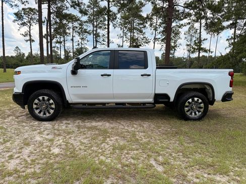 Used 2024 Chevrolet Silverado 2500 Custom w/ Custom Value Package AWD/4WD image 2