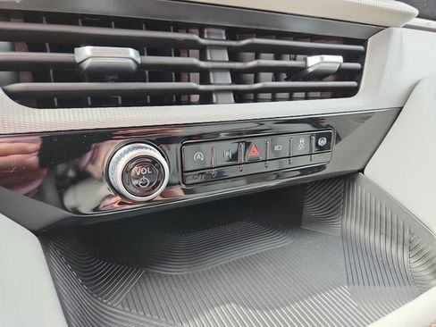 New 2026 Ford Explorer Active w/ Active Comfort Package RWD image 17