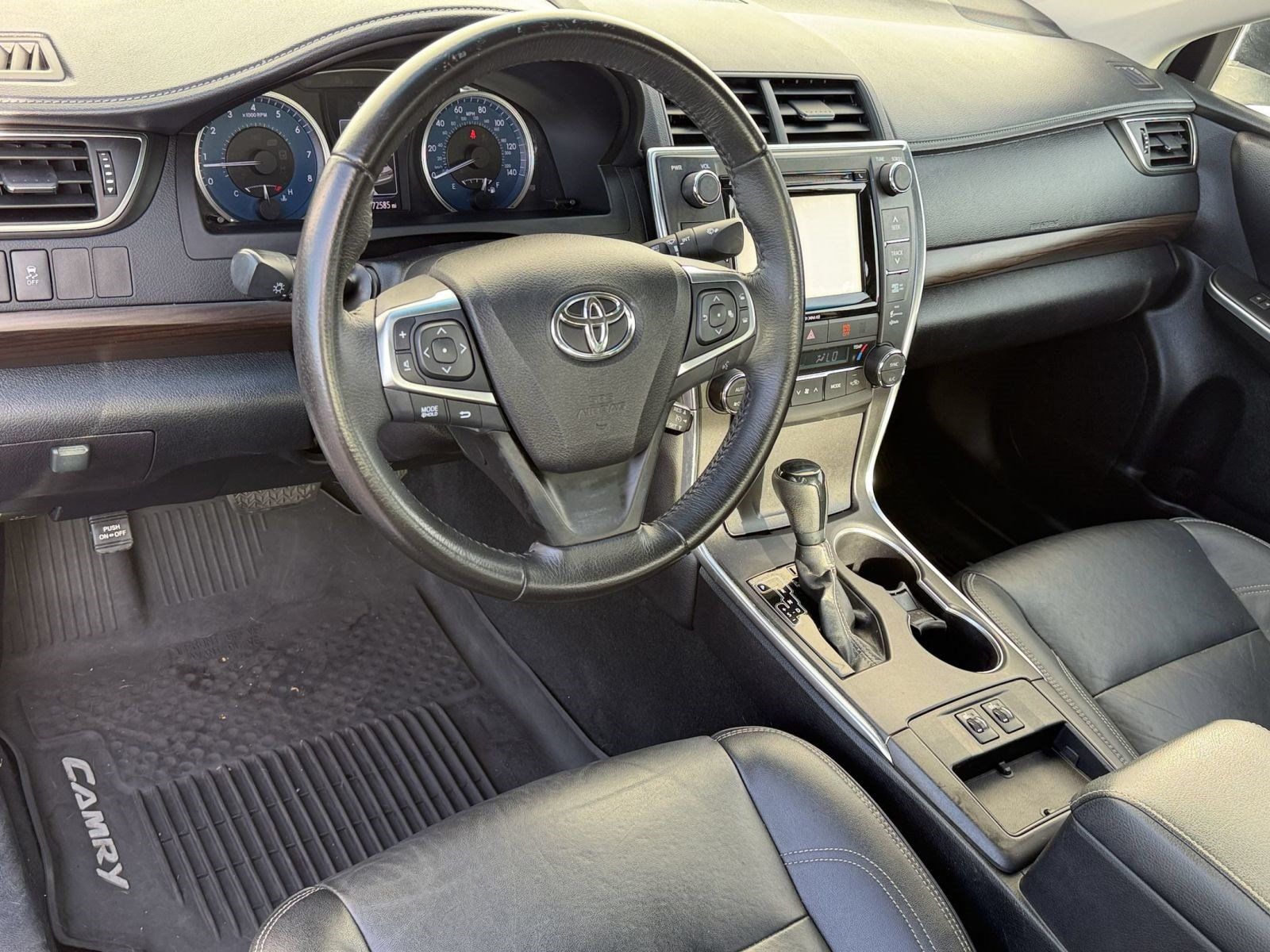 Used 2017 Toyota Camry XLE w/ Moonroof Package FWD image 4