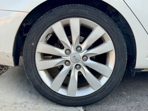 Used 2012 Kia Forte SX image 9