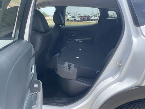 Certified 2025 Nissan Kicks SR image 18