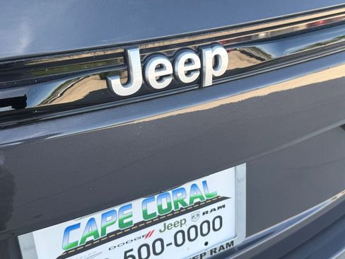 Certified 2025 Jeep Grand Cherokee Laredo X image 34