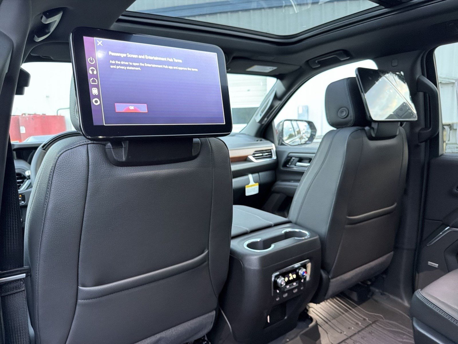 New 2026 GMC Yukon Denali w/ Denali Reserve Package AWD/4WD image 18
