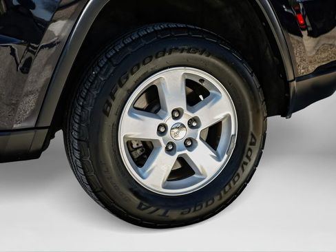 Used 2011 Jeep Grand Cherokee Laredo w/ Security & Convenience Group image 48