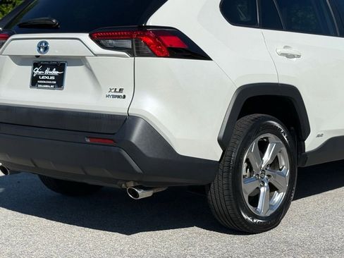 Used 2021 Toyota RAV4 XLE Premium AWD/4WD image 15