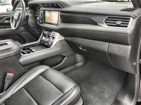 Used 2021 GMC Yukon Denali w/ Denali Premium Package image 30