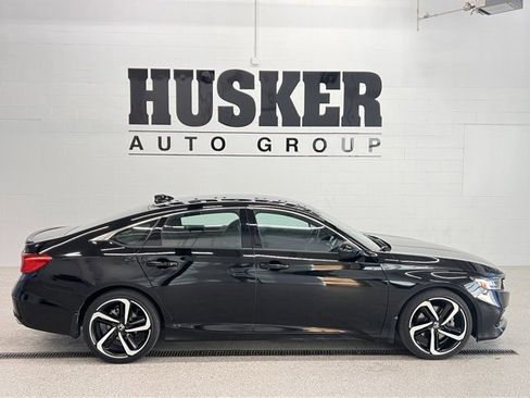 Used 2022 Honda Accord Sport image 2