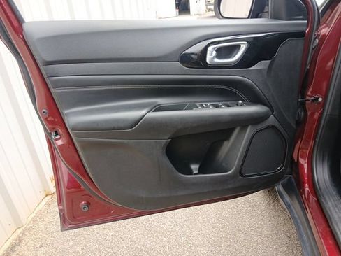 Used 2022 Jeep Compass Latitude FWD image 41
