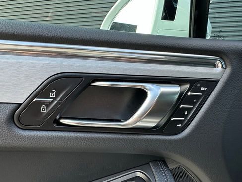 Used 2026 Porsche Macan image 19