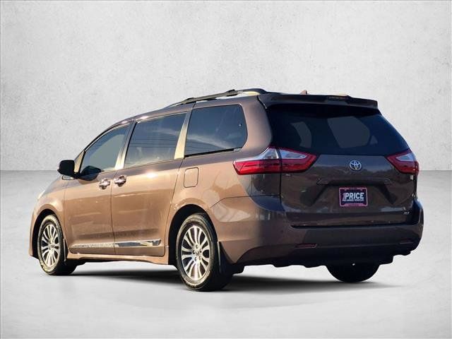 Used 2019 Toyota Sienna XLE Premium FWD image 8