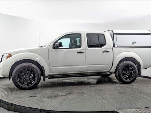 Used 2021 Nissan Frontier SV w/ Midnight Edition Floor Mats AWD/4WD image 3