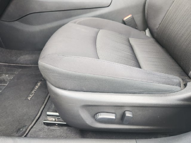 Used 2025 Nissan Altima 2.5 SV FWD image 23
