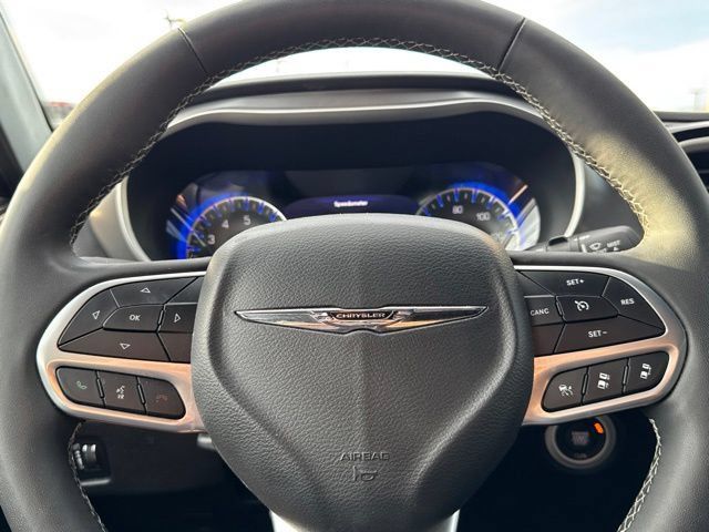 Used 2025 Chrysler Pacifica Select FWD image 31
