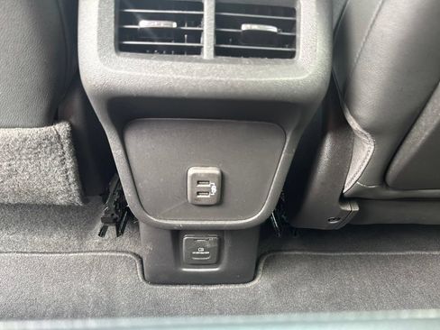 Used 2023 GMC Terrain SLT AWD/4WD image 12