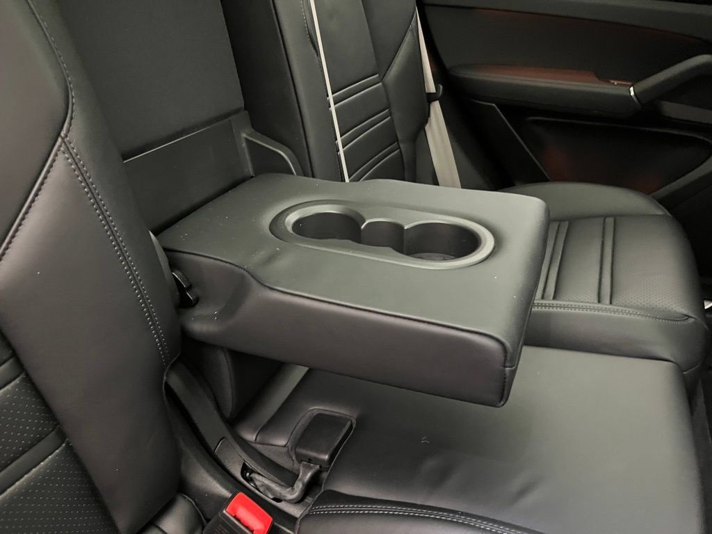 Certified 2023 Porsche Cayenne AWD/4WD image 29