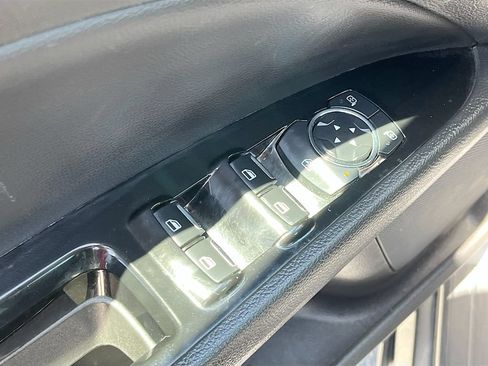 Used 2016 Ford Fusion Energi SE FWD image 17
