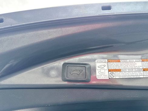Used 2018 Toyota RAV4 XLE FWD image 8