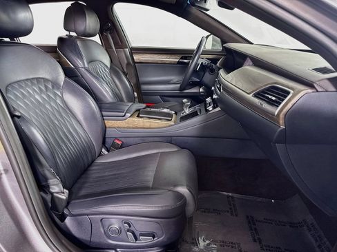 Used 2020 Genesis G90 3.3T Premium RWD image 37