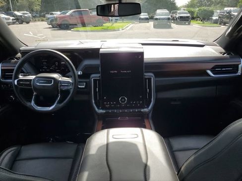 Used 2025 GMC Yukon XL Denali AWD/4WD image 11