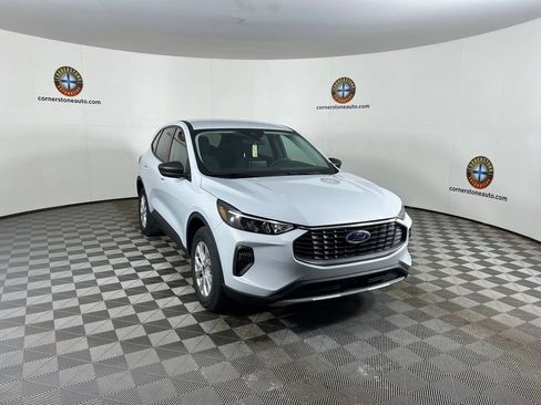 Used 2025 Ford Escape Active AWD/4WD image 18