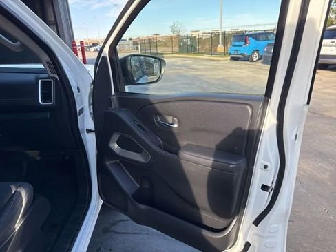 Used 2023 Nissan Frontier SV w/ SV Convenience Package image 9