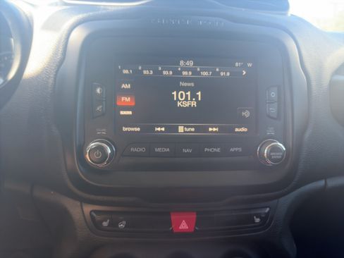 Used 2017 Jeep Renegade Trailhawk AWD/4WD image 27