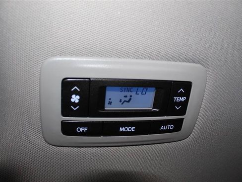 Used 2017 Toyota Sienna XLE w/ XLE Navigation Package FWD image 24